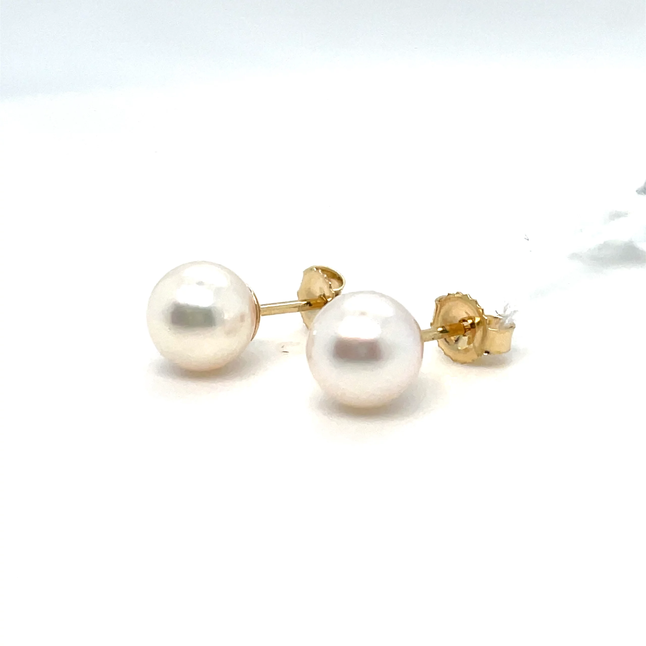 pearl stud earrings from donna jewelry in chicago