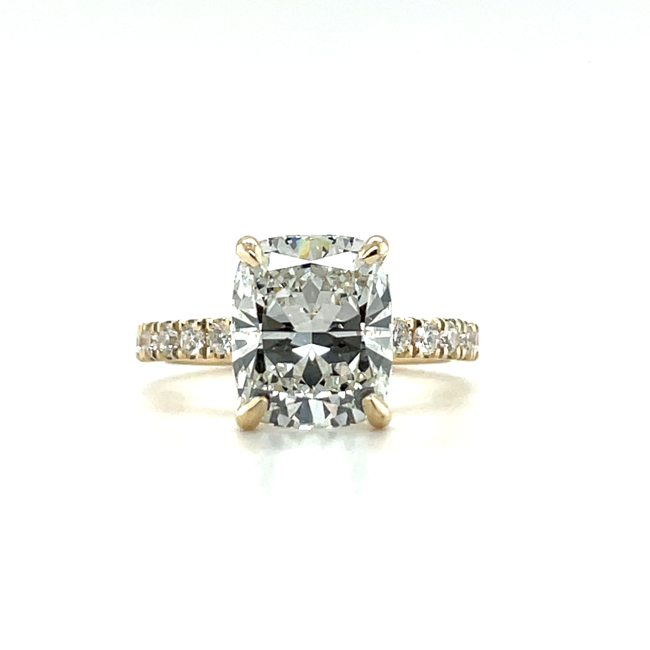lab grown diamond engagement ring from donna jewelry in chicago